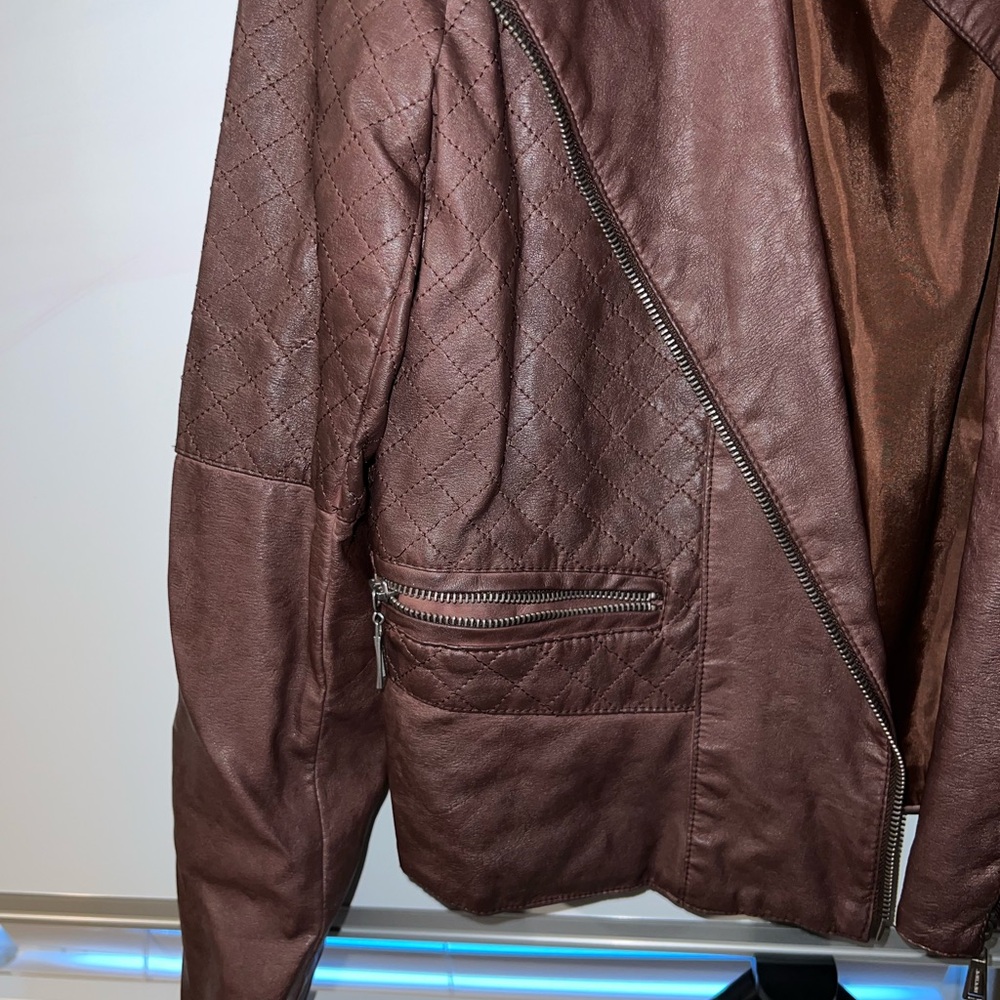 Leather jacket - Picture 4 of 4